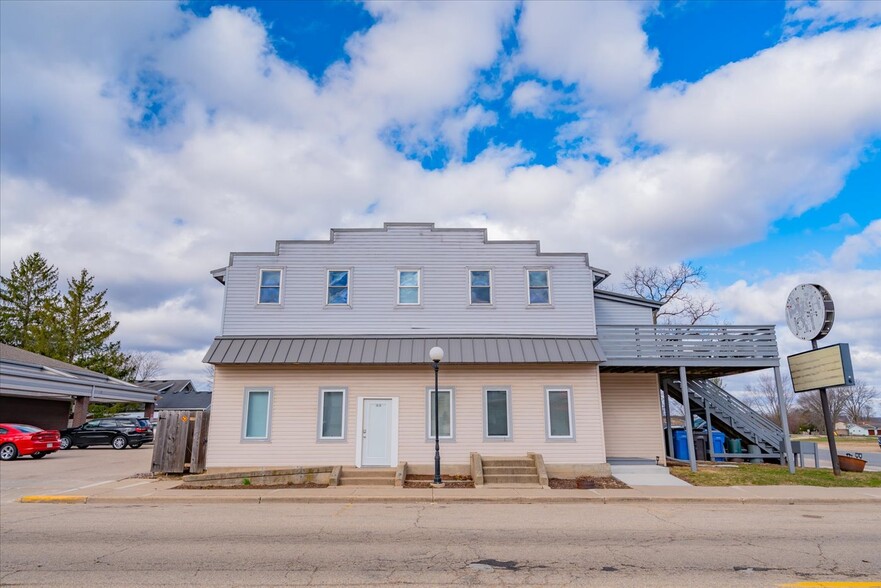 1010 Mills St, Black Earth, WI à vendre - Photo de l’immeuble – Image 2 sur 12