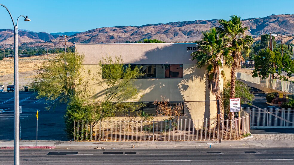 310 E Palmdale Blvd, Palmdale, CA à vendre - Photo de l’immeuble – Image 2 sur 33