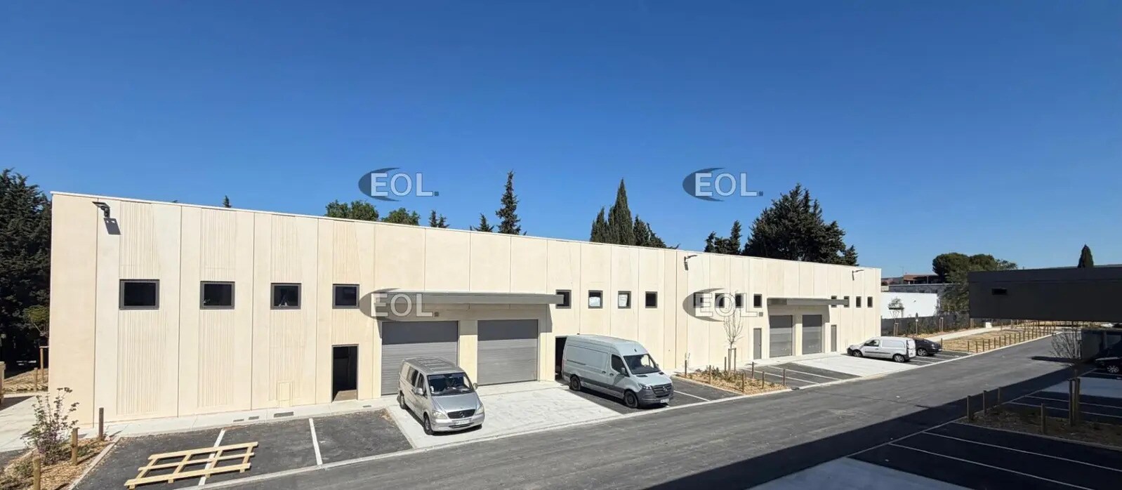 Local d'activités dans Les Pennes-Mirabeau à vendre Photo de l’immeuble– Image 1 sur 6