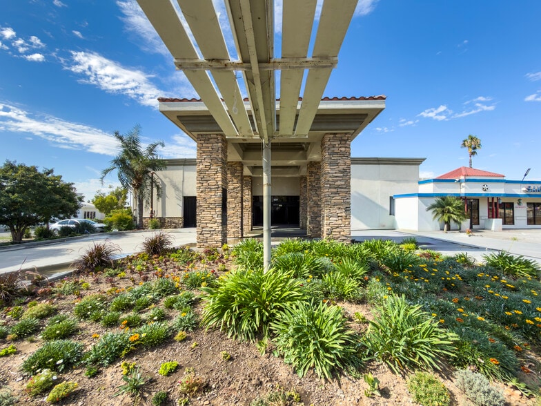 537 S Glendora Ave, West Covina, CA à vendre - Photo de l’immeuble – Image 3 sur 29