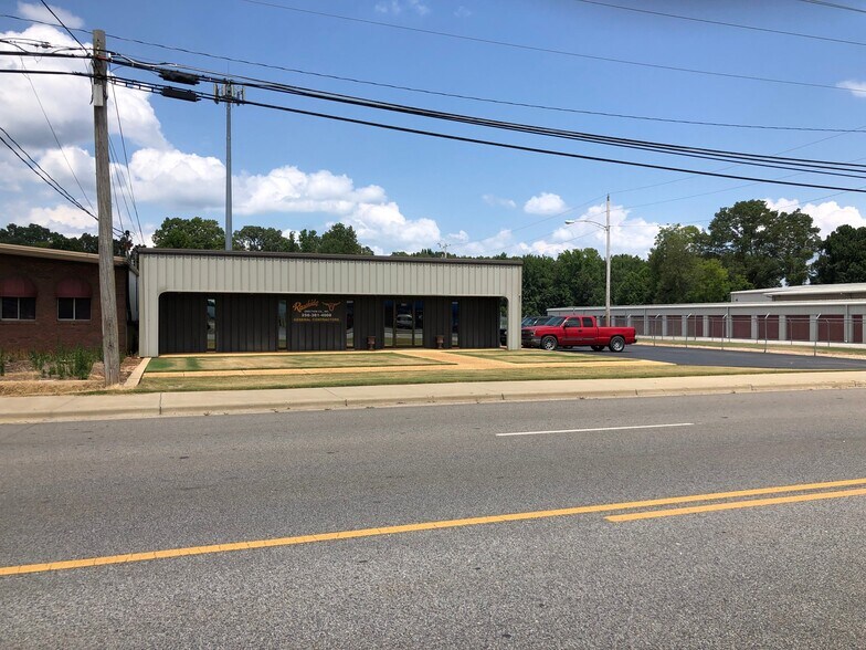 2821 Avalon Ave, Muscle Shoals, AL à louer - Photo de l’immeuble – Image 3 sur 11