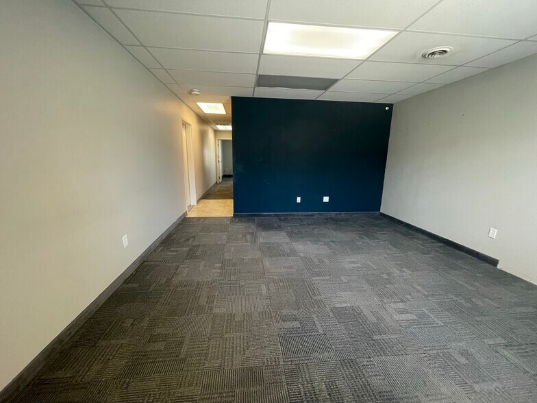 6223 W Deschutes Ave, Kennewick, WA à louer - Photo de l’immeuble – Image 3 sur 9