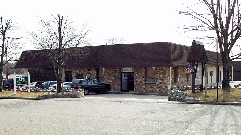 501 Abbott Dr, Broomall, PA à louer Photo principale– Image 1 sur 16