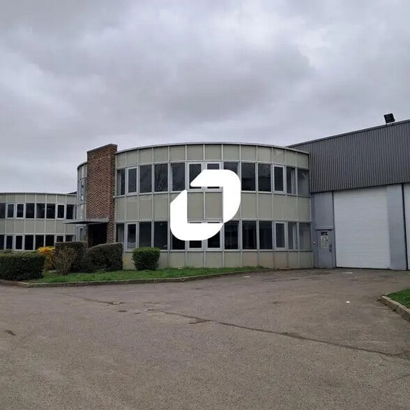 Local d’activités dans Buc à louer - Photo de l’immeuble – Image 1 sur 10