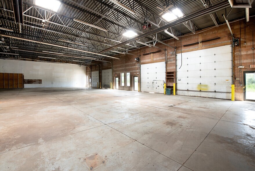 7516 Tyler Blvd, Mentor, OH à louer - Photo de l’immeuble – Image 3 sur 5