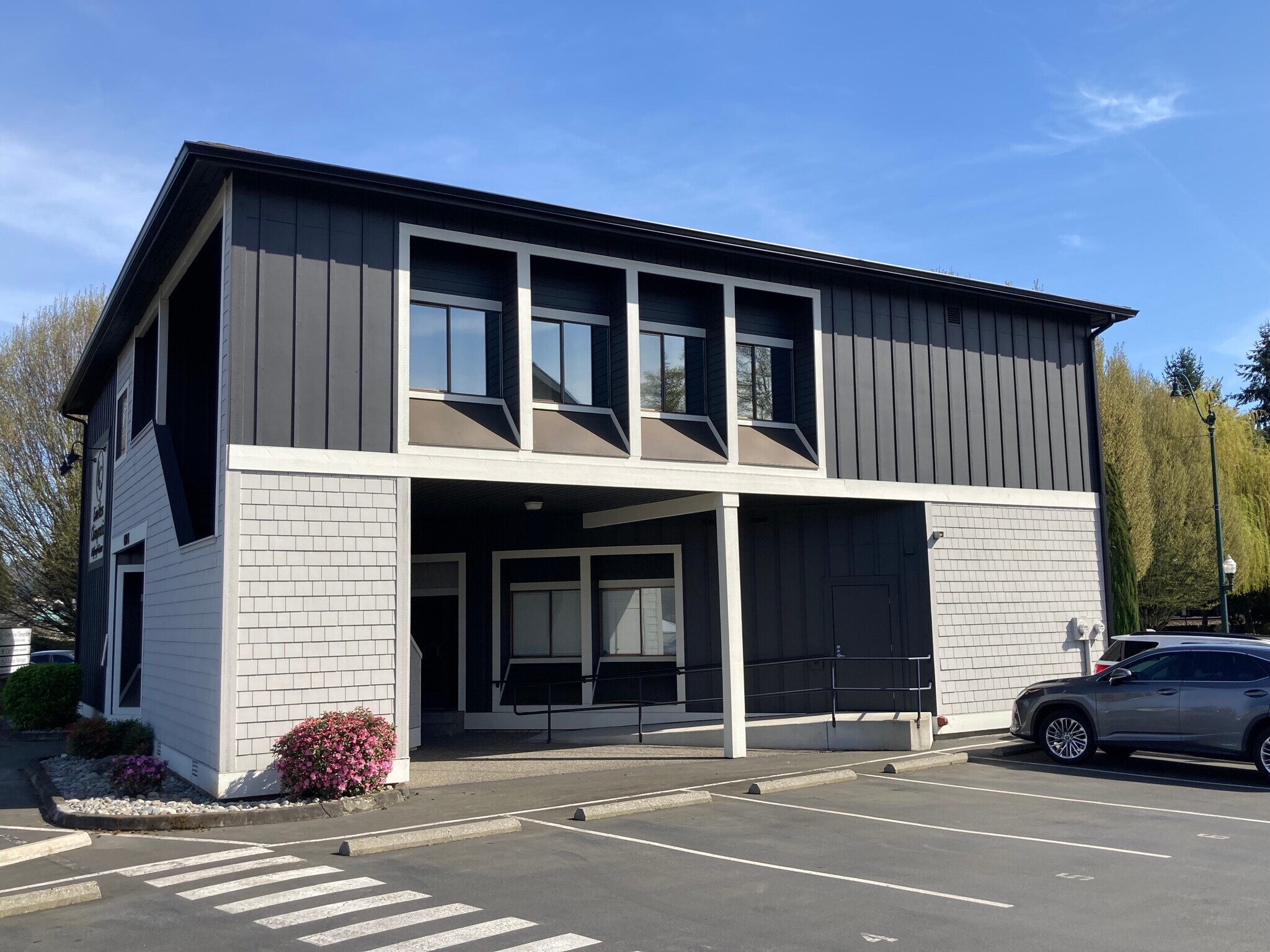 614 Harrison St, Sumner, WA à louer Photo de l’immeuble– Image 1 sur 8
