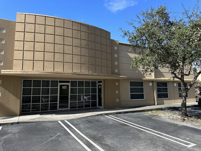 470 S Andrews Ave, Pompano Beach, FL à louer - Photo de l’immeuble – Image 3 sur 12