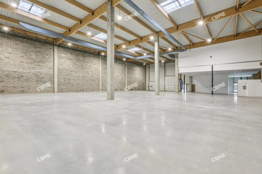 Bureau dans Moissy-Cramayel à louer - Photo de l’immeuble – Image 3 sur 15