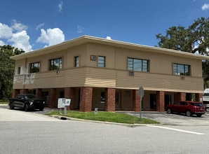 138 E Central Ave, Howey In The Hills, FL à louer Photo de l’immeuble– Image 1 sur 5
