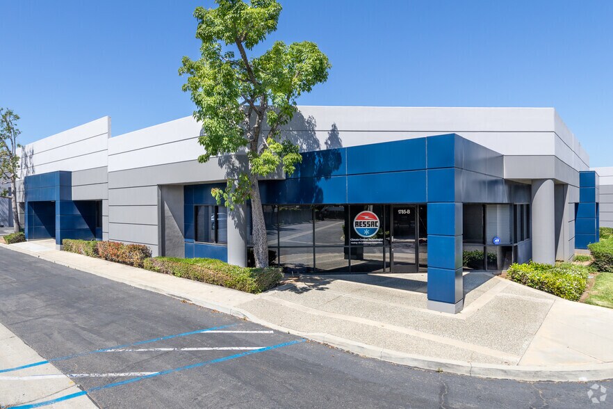 1785 Pomona Rd, Corona, CA à louer - Photo principale – Image 2 sur 5