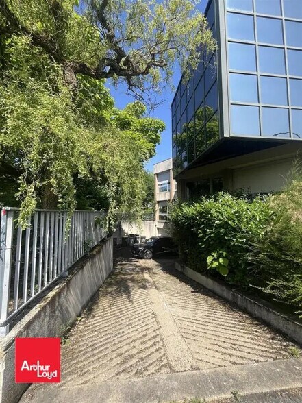 Bureau dans Lucé à louer - Photo de l’immeuble – Image 3 sur 8