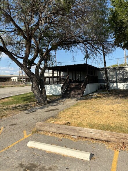 4877 N Graytown Rd, Converse, TX à louer - Photo de l’immeuble – Image 2 sur 10