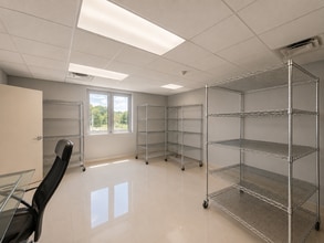 8476 SW 40th St, Miami, FL à louer Photo intérieure– Image 2 sur 4