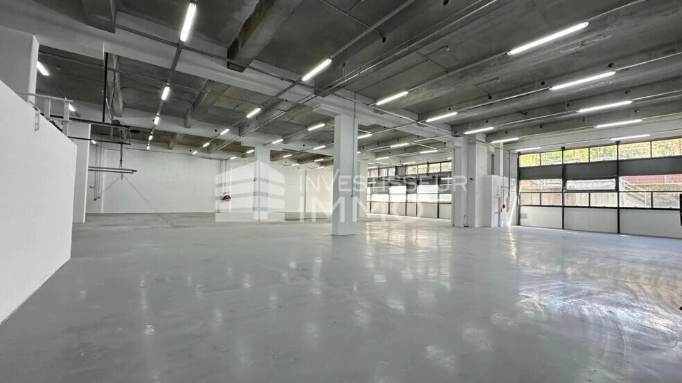 Local d’activités dans Pantin à louer - Photo de l’immeuble – Image 1 sur 4