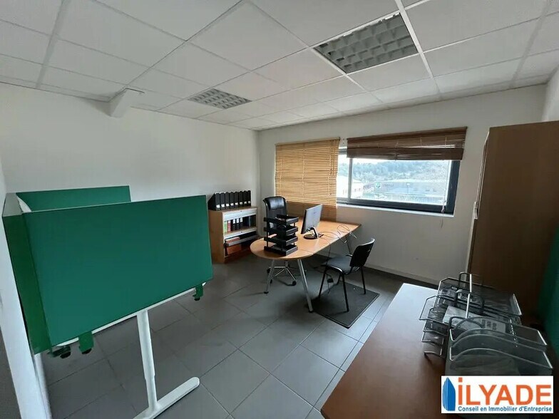 Bureau dans Gardanne à louer - Photo de l’immeuble – Image 2 sur 5