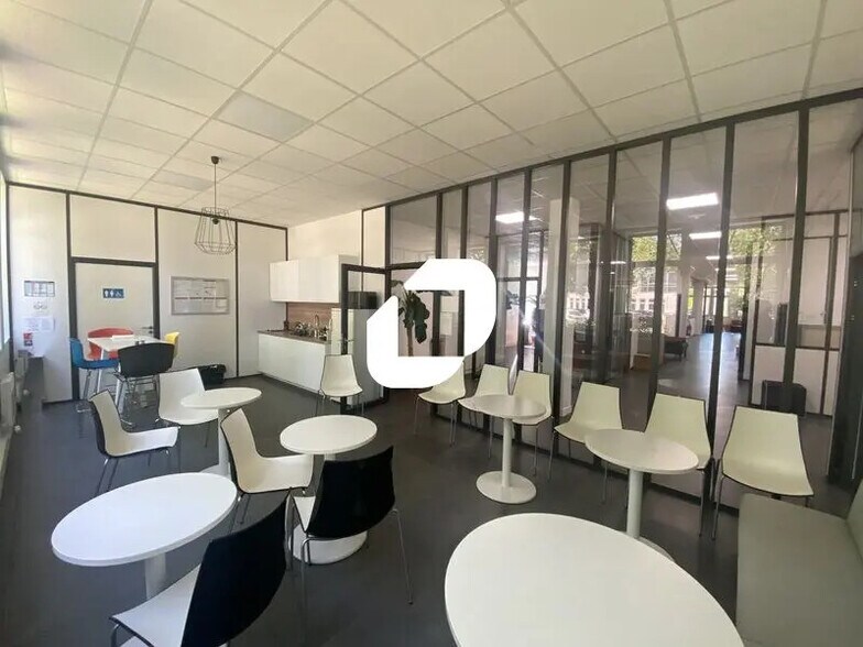 Bureau dans Éragny à louer - Photo de l’immeuble – Image 2 sur 11