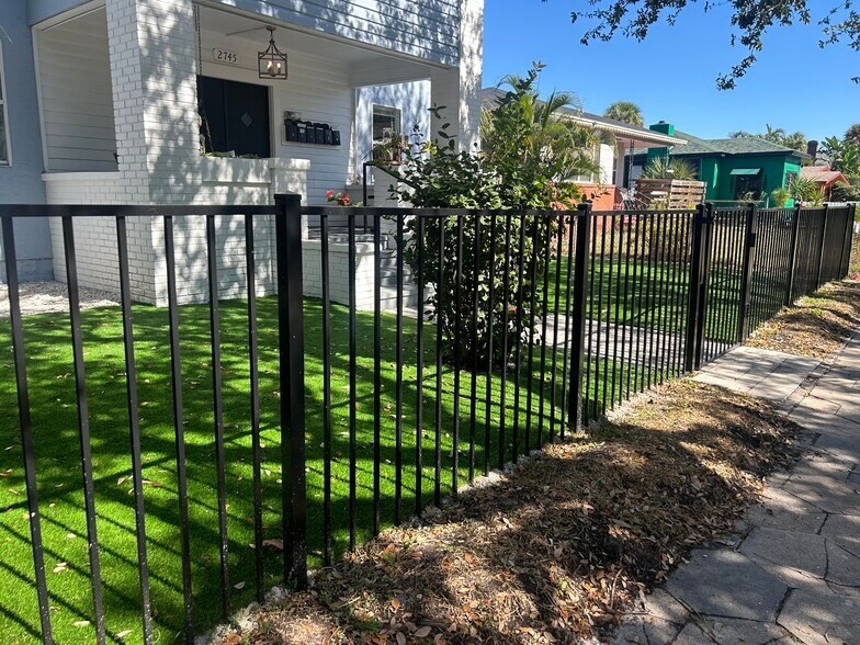 2745 2nd Ave S, Saint Petersburg, FL à vendre - Photo de l’immeuble – Image 2 sur 8