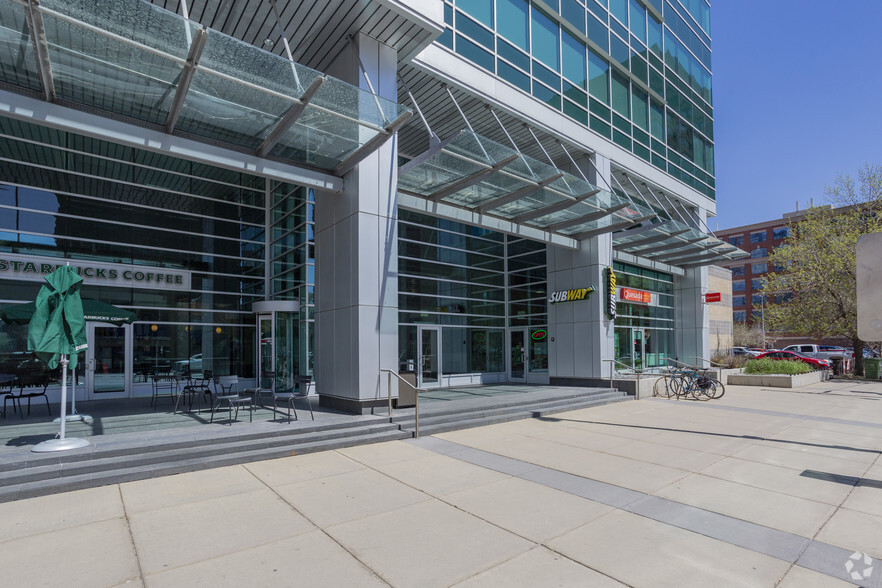396 11th Ave SW, Calgary, AB à louer - Photo de l’immeuble – Image 2 sur 8