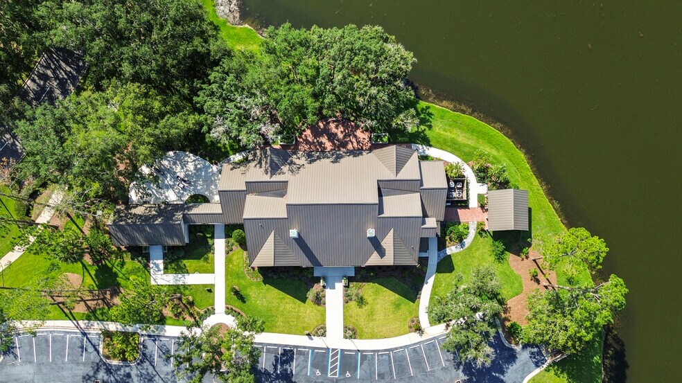 8709 Hunters Green Dr, Tampa, FL à louer - Photo de l’immeuble – Image 3 sur 12
