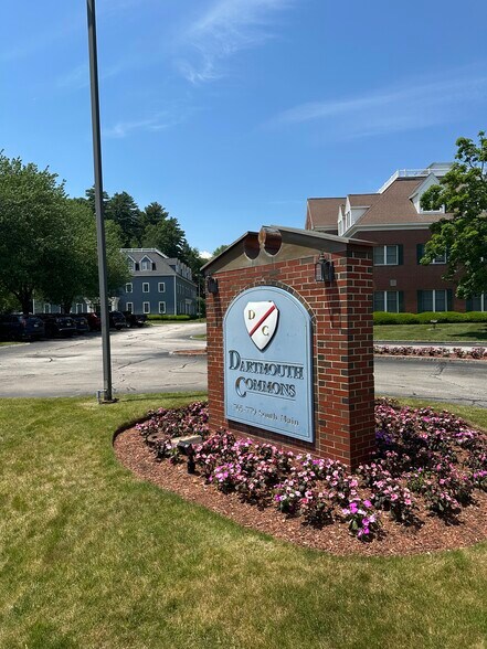 769 S Main St, Manchester, NH à louer - Photo de l’immeuble – Image 2 sur 27