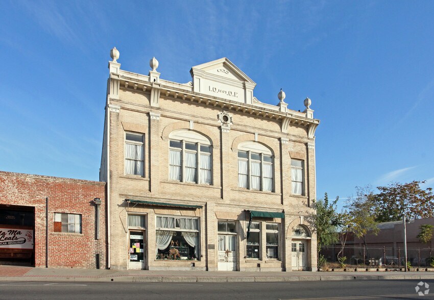 108-112 E 8th St, Hanford, CA à vendre - Photo de l’immeuble – Image 2 sur 11