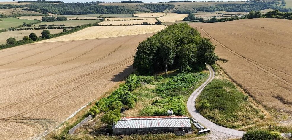 Land at West End Farm portefeuille de 2 biens à vendre sur LoopNet.fr - Photo principale – Image 1 sur 11