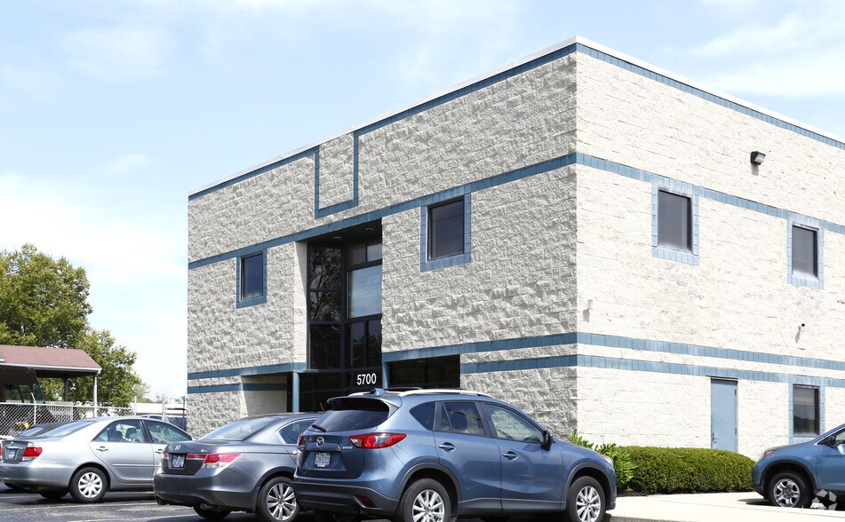 5700 Este Ave, Cincinnati, OH à louer - Photo de l’immeuble – Image 3 sur 11