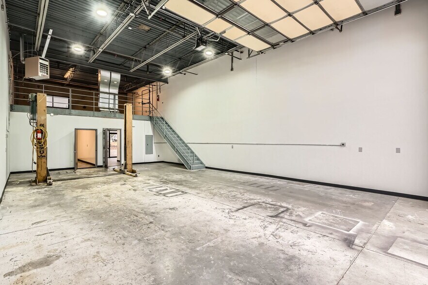 12001 E 33rd Ave, Aurora, CO à vendre - Photo de l’immeuble – Image 2 sur 8