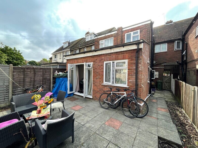 125-127 Black Bull Rd, Folkestone à vendre - Photo de l’immeuble – Image 2 sur 5