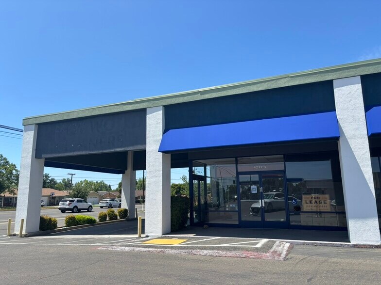 4211-4239 Arden Way, Sacramento, CA à louer - Photo de l’immeuble – Image 3 sur 12