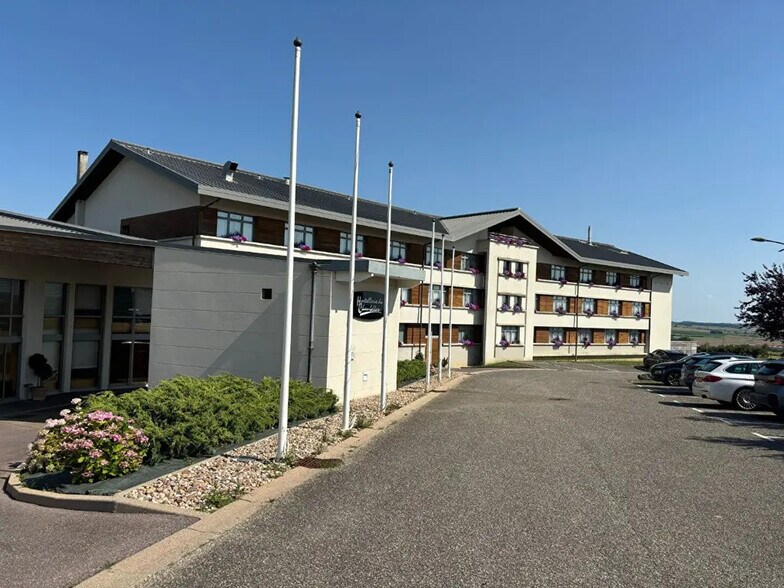 Local commercial dans Pontpierre à vendre - Photo de l’immeuble – Image 2 sur 11