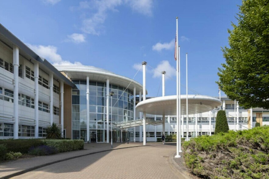 A1 Old Ively Rd, Farnborough à louer - Photo principale – Image 1 sur 5