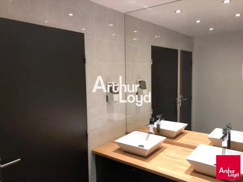 Bureau dans SOPHIA ANTIPOLIS à louer - Photo de l’immeuble – Image 2 sur 3
