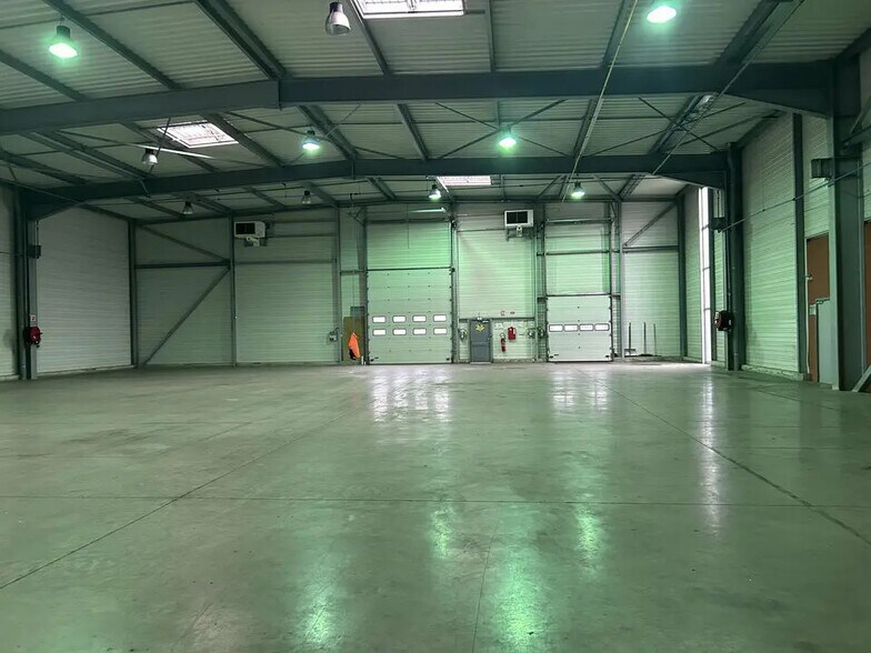 Local d'activités dans Forbach à vendre - Photo de l’immeuble – Image 3 sur 13