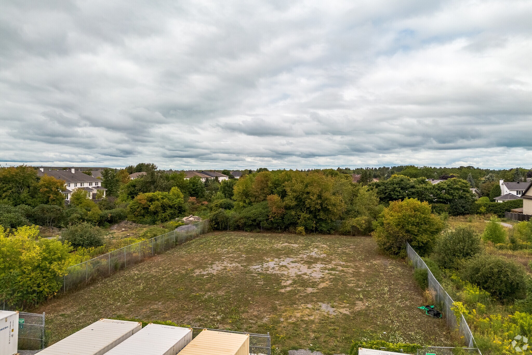 5977 Hazeldean Rd, Ottawa, ON à louer Photo principale– Image 1 sur 3