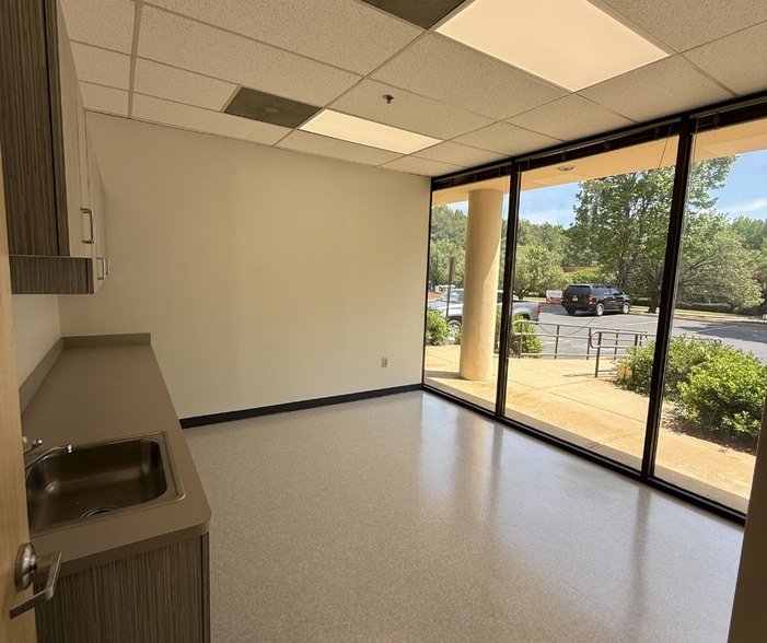 5370 Truman Dr, Decatur, GA à louer - Photo intérieure – Image 3 sur 13