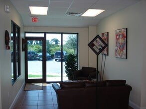 14141 46th St N, Clearwater, FL à louer Hall d’entrée– Image 2 sur 4