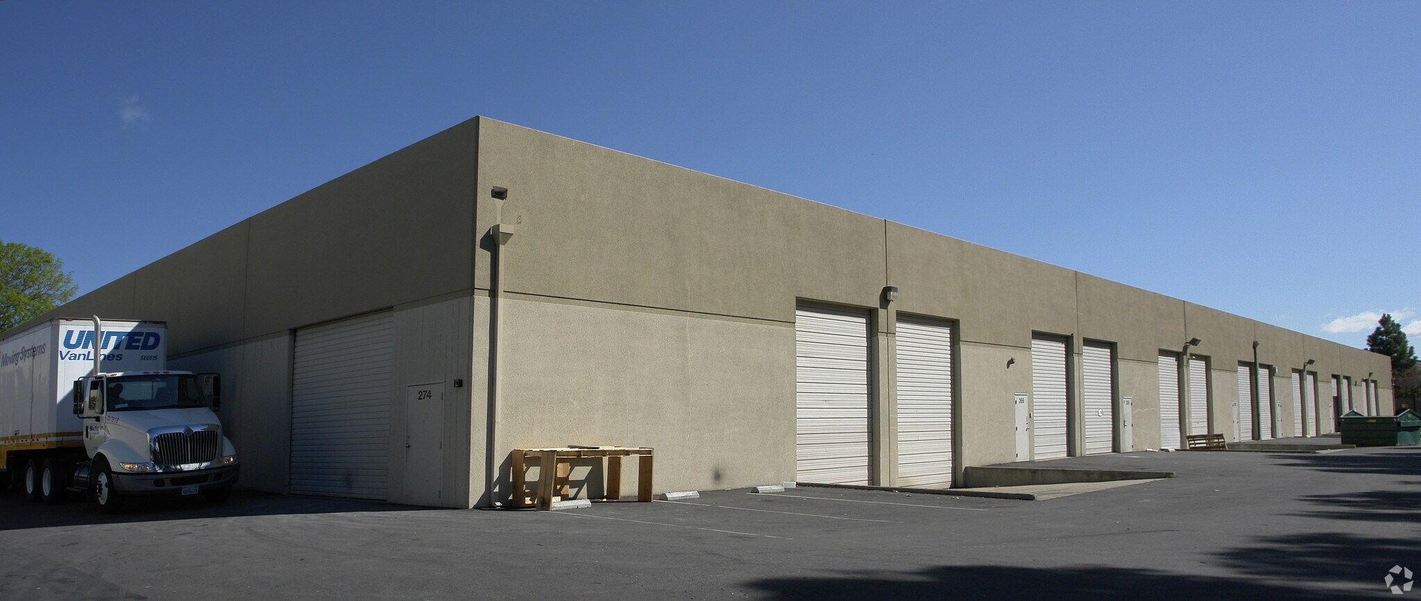 240 Lindbergh Ave, Livermore, CA à louer Photo principale– Image 1 sur 4