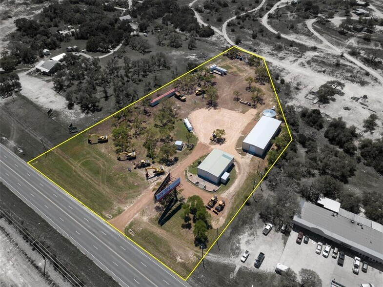 7748 E US Highway 290 portefeuille de 2 biens à vendre sur LoopNet.fr - Photo de l’immeuble – Image 3 sur 28