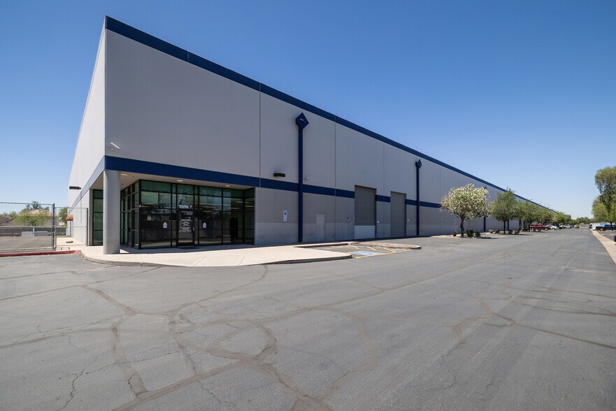 125 N 67th Ave, Phoenix, AZ à louer - Photo de l’immeuble – Image 2 sur 12