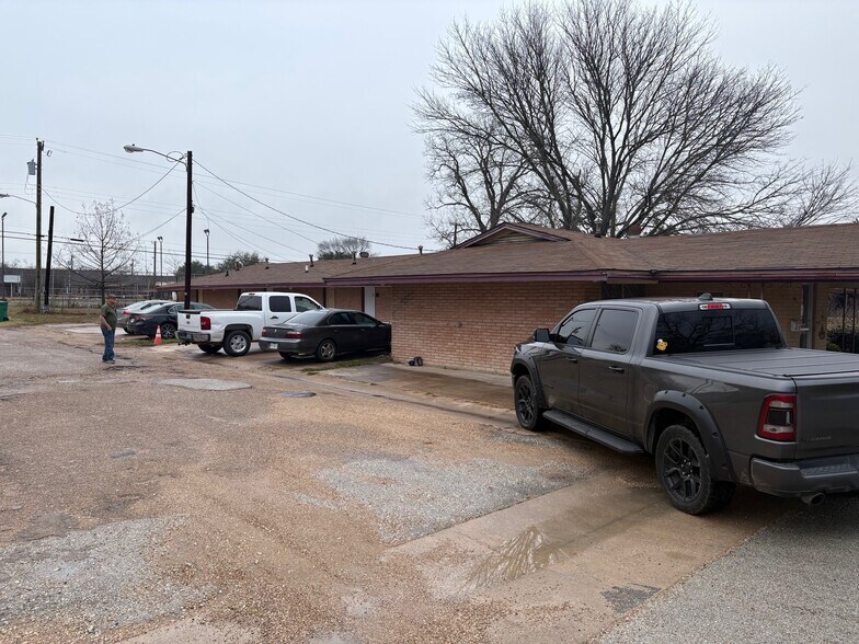 1201 E Texas Ave, Mart, TX à vendre - Photo de l’immeuble – Image 3 sur 5
