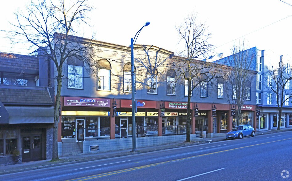 3661-3673 4th Av W, Vancouver, BC à louer - Photo de l’immeuble – Image 2 sur 4