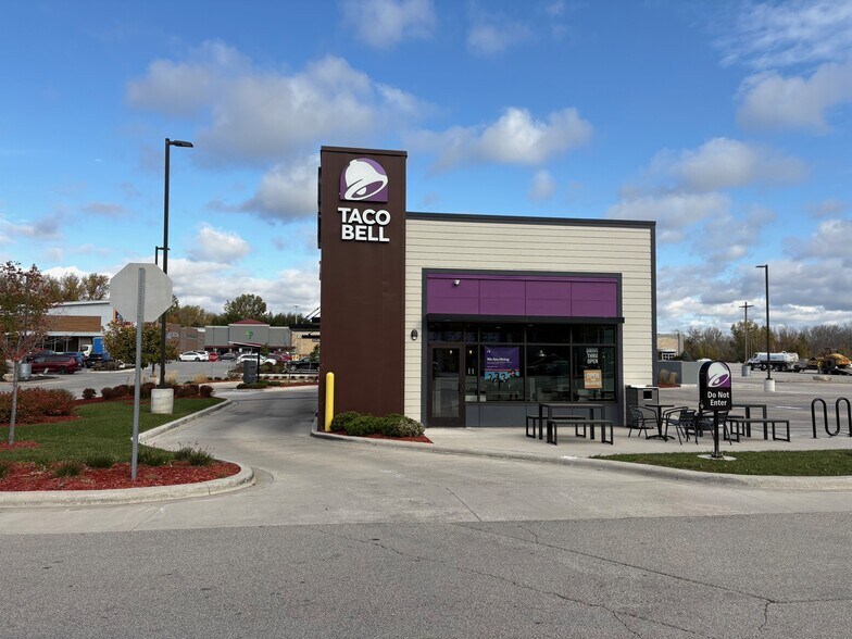 2326 Lineville Rd, Suamico, WI à vendre - Photo de l’immeuble – Image 3 sur 6