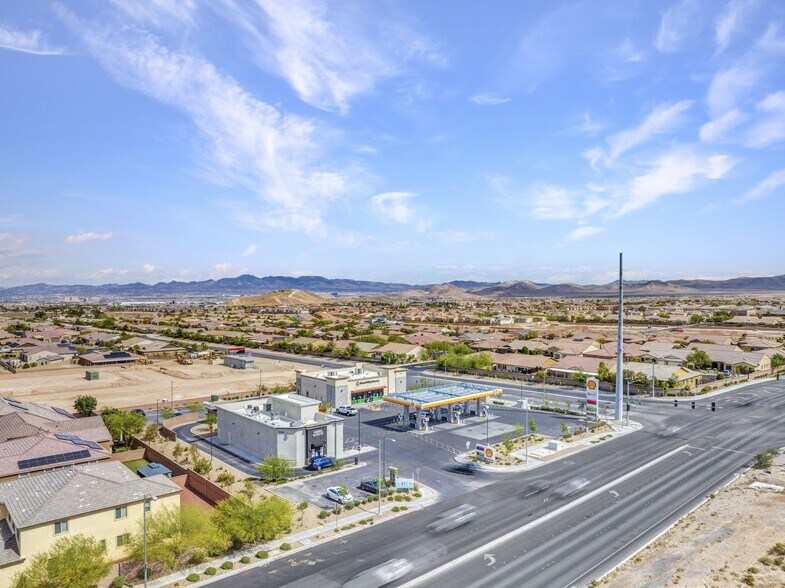 8860 S Durango Dr, Las Vegas, NV à louer - Photo de l’immeuble – Image 1 sur 11