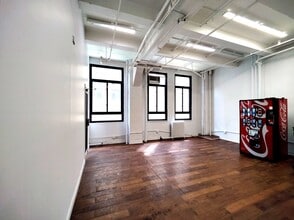 344 W 38th St, New York, NY à louer Photo intérieure– Image 1 sur 5