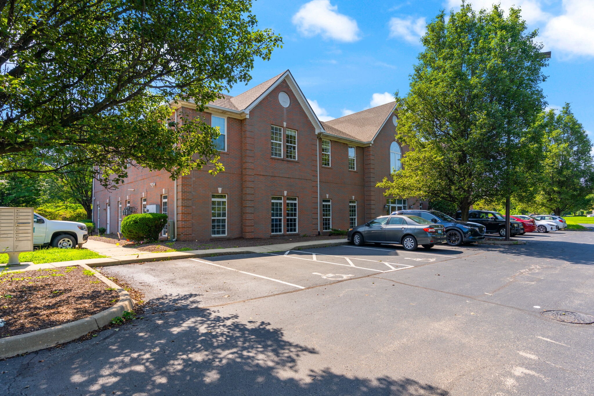 3240 Office Pointe Pl, Louisville, KY à vendre Photo de l’immeuble– Image 1 sur 64
