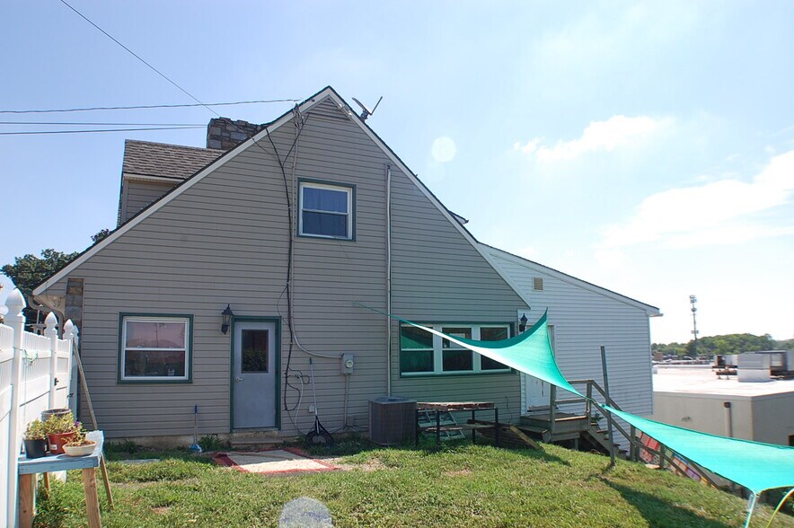 1835 Delmar Dr, Folcroft, PA à louer - Photo de l’immeuble – Image 2 sur 27