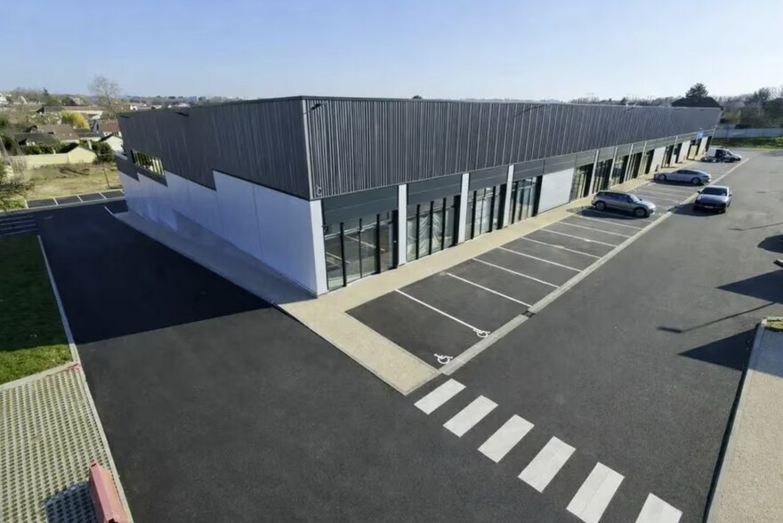 Local commercial dans Gonesse à louer - Photo principale – Image 1 sur 5