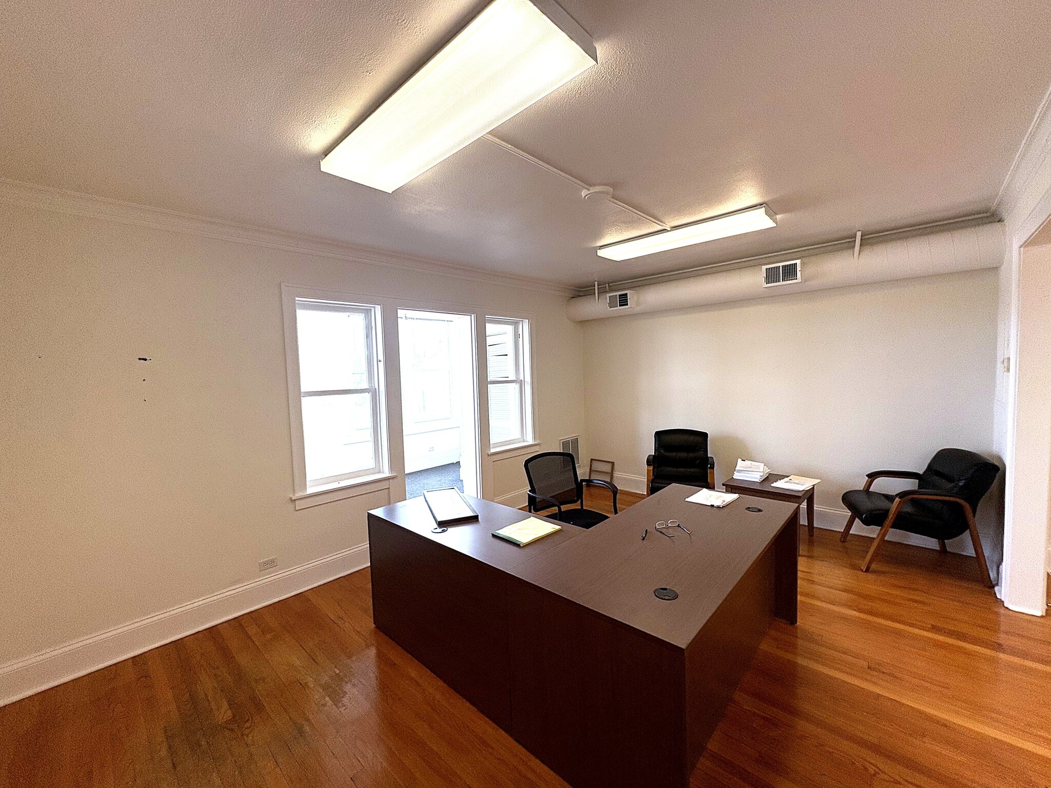 11-21 E 1st St, Hinsdale, IL à louer Photo intérieure– Image 1 sur 9