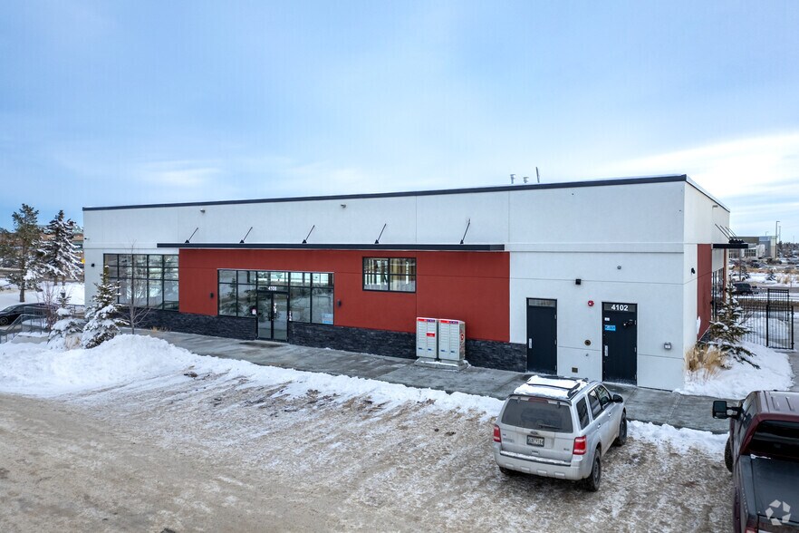2255 32 St NE, Calgary, AB à vendre - Photo principale – Image 1 sur 3